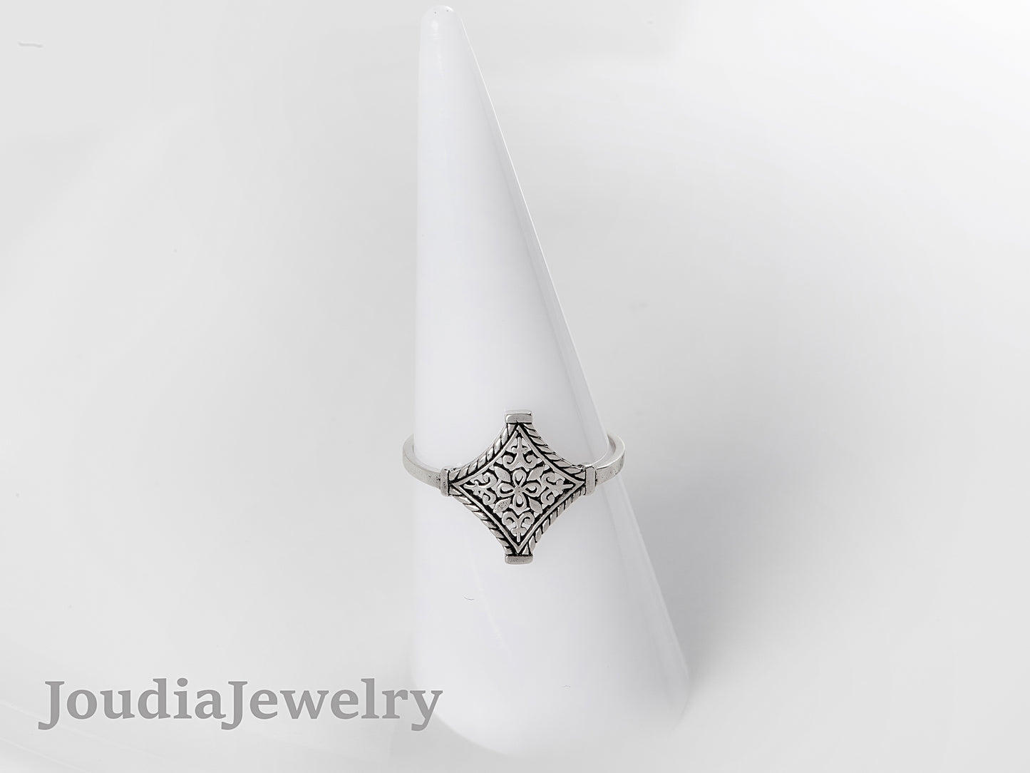 Silver Filigree Ring | Vintage Pattern Ring | Joudia Jewelry