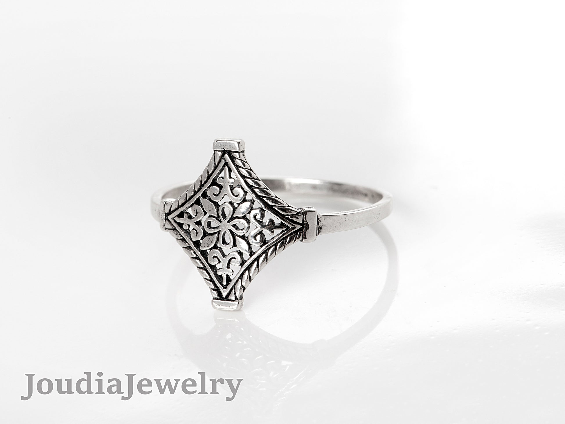 Silver Filigree Ring | Vintage Pattern Ring | Joudia Jewelry