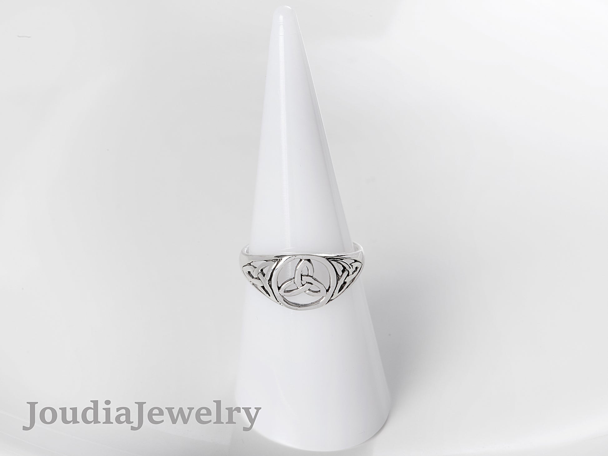 Celtic Knot Ring | Silver Triquetra Ring | Joudia Jewelry